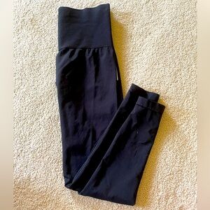 ASSETS BY SPANX WOMEN’S SEAMLESS BLACK LEGGINGS